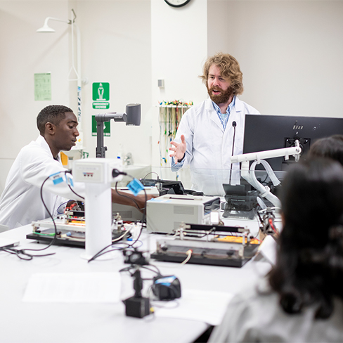 Students in a lab. Links to Donor-Advised Funds daf.jpg