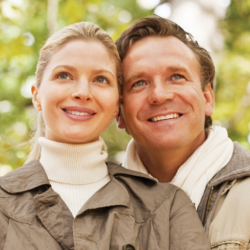 A couple smiling. Link to Life Stage Gift Planner Under Age 45 Situations. lsgp_45.jpg